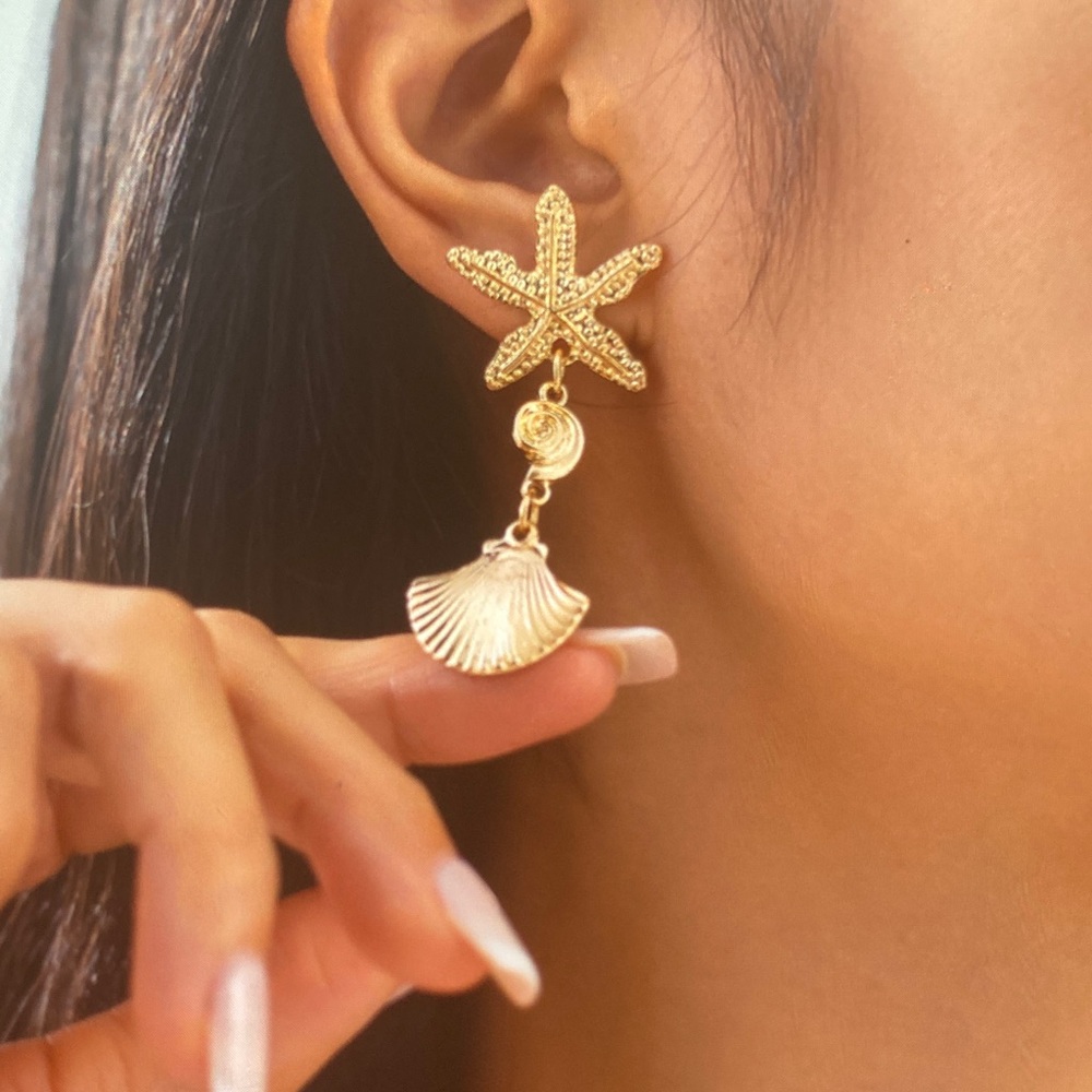 Ocean-Inspired Gold Starfish and Shell Earrings - Picture 2 of 4